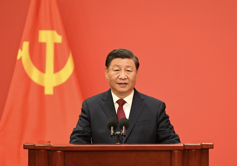 　　10月23日，剛剛在中國共產(chǎn)黨第二十屆中央委員會第一次全體會議上當(dāng)選的中共中央總書記習(xí)近平和中共中央政治局常委李強(qiáng)、趙樂際、王滬寧、蔡奇、丁薛祥、李希在北京人民大會堂同中外記者親切見面。這是習(xí)近平發(fā)表重要講話。 